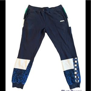 Staples joggers 🔥